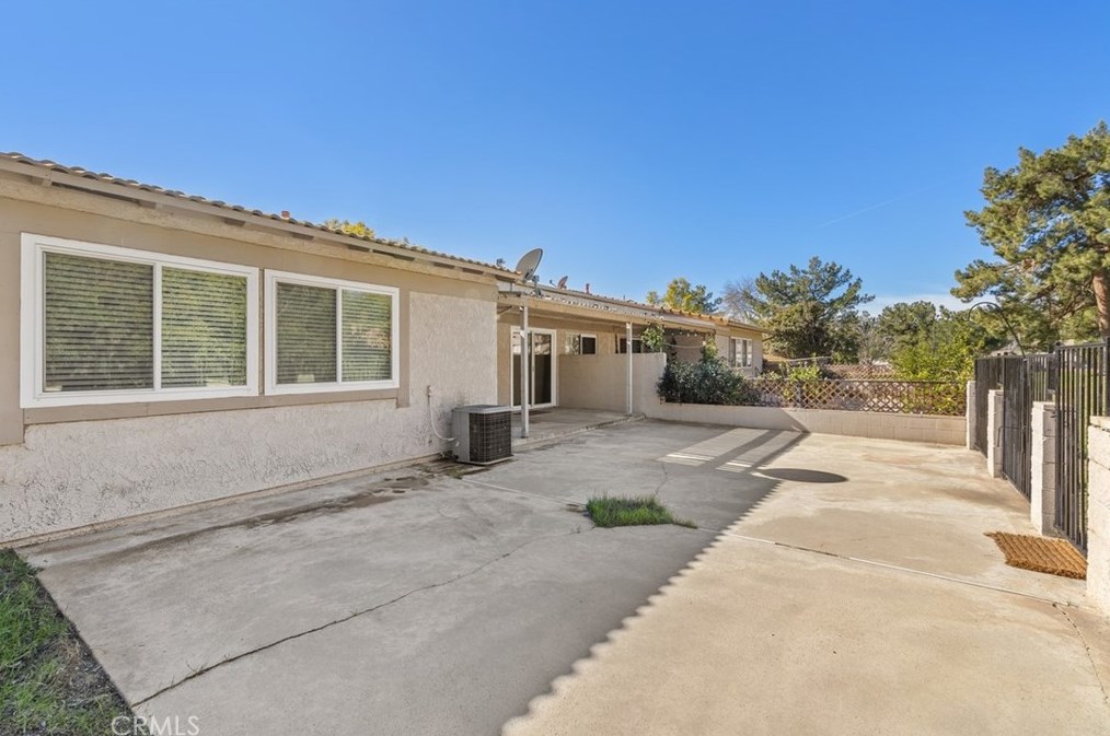 5710 Falling Leaf Ln, Riverside CA  92509-7310 exterior