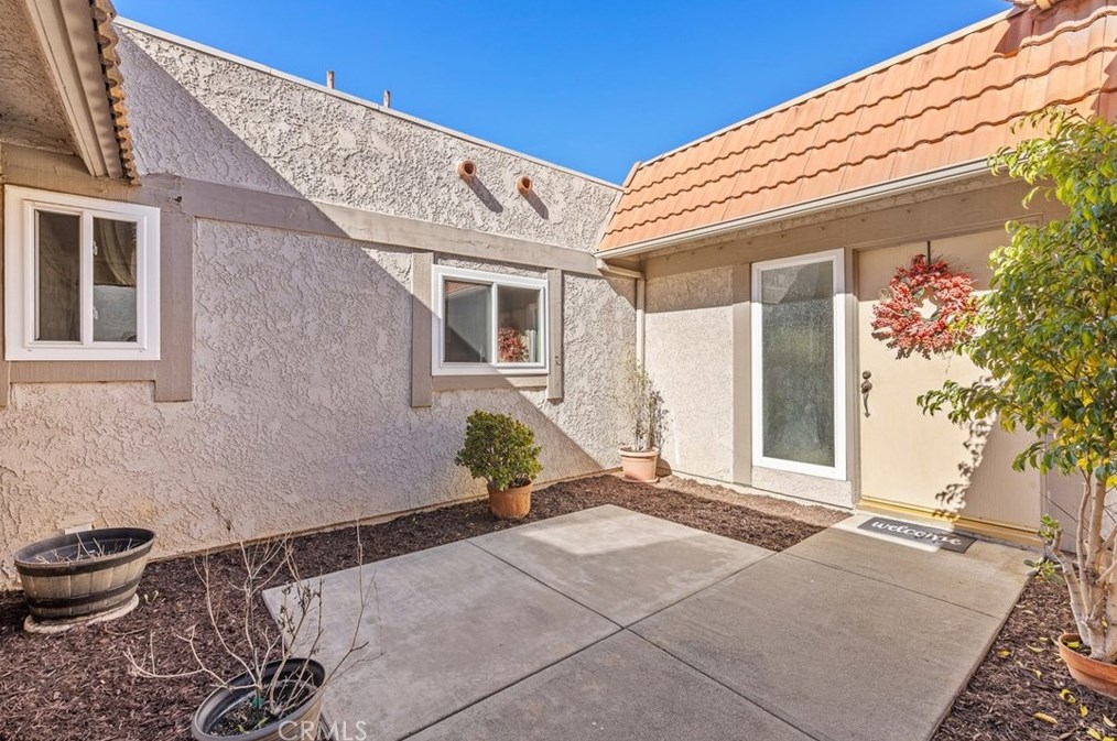 5710 Falling Leaf Ln, Riverside CA  92509-7310 exterior