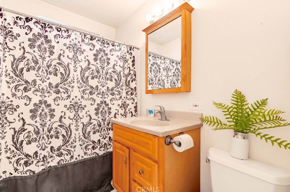 3942 Gordon Way, Riverside CA  92509-2708 exterior