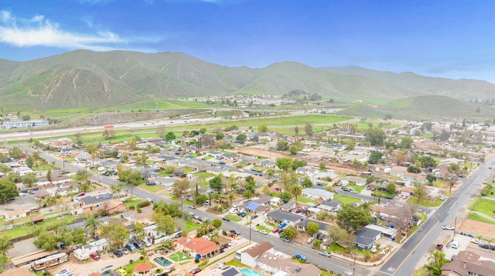 3942 Gordon Way, Riverside CA  92509-2708 exterior