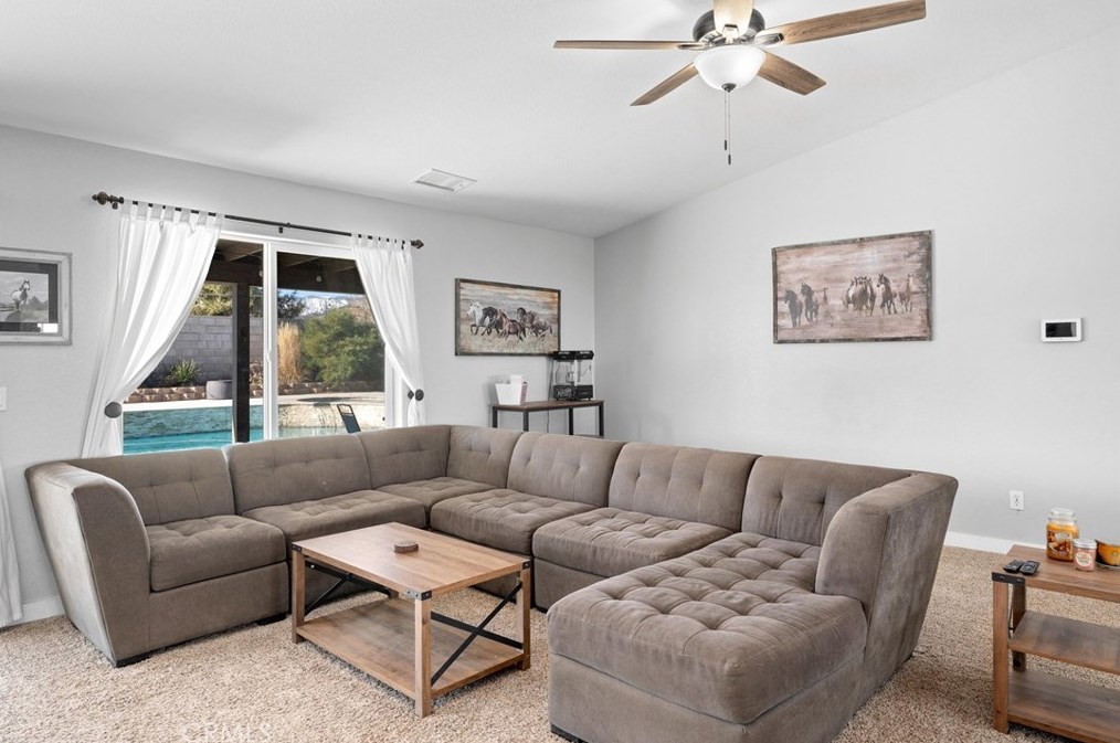 7085 Cygnet Rd, Phelan CA  92371-6926 exterior