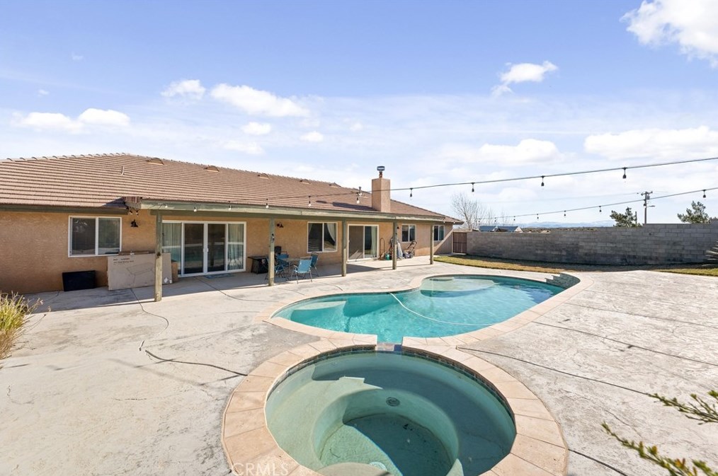 7085 Cygnet Rd, Phelan CA  92371-6926 exterior