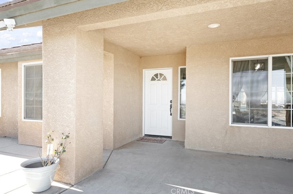 7085 Cygnet Rd, Phelan CA  92371-6926 exterior