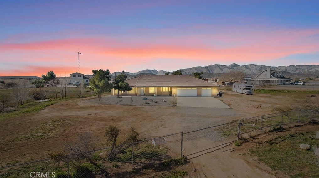 7085 Cygnet Rd, Phelan CA  92371-6926 exterior