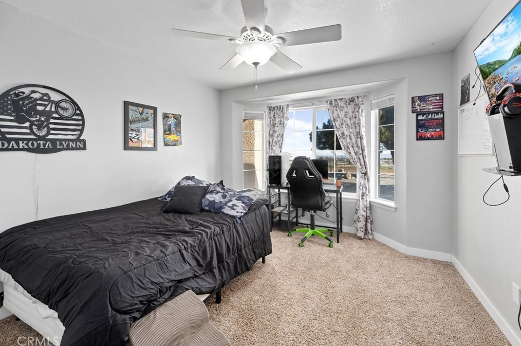 7085 Cygnet Rd, Phelan CA  92371-6926 exterior