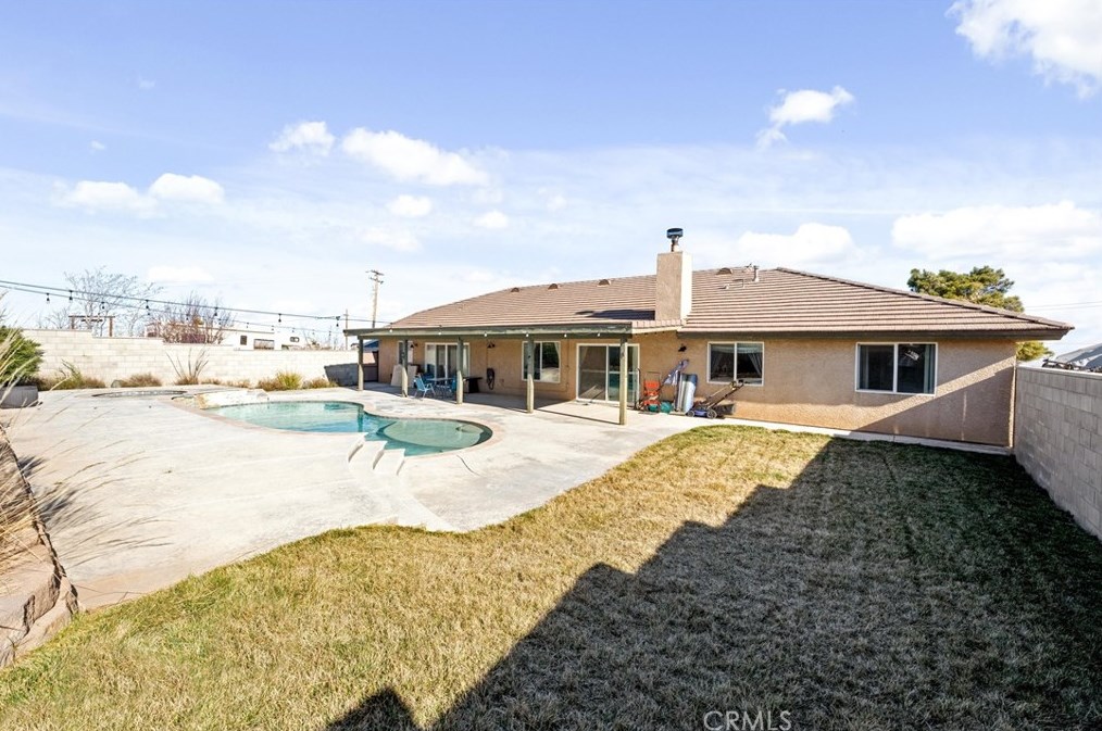 7085 Cygnet Rd, Phelan CA  92371-6926 exterior