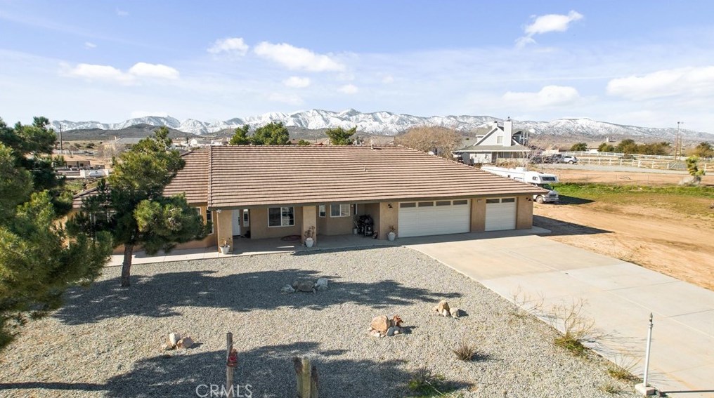 7085 Cygnet Rd, Phelan CA  92371-6926 exterior