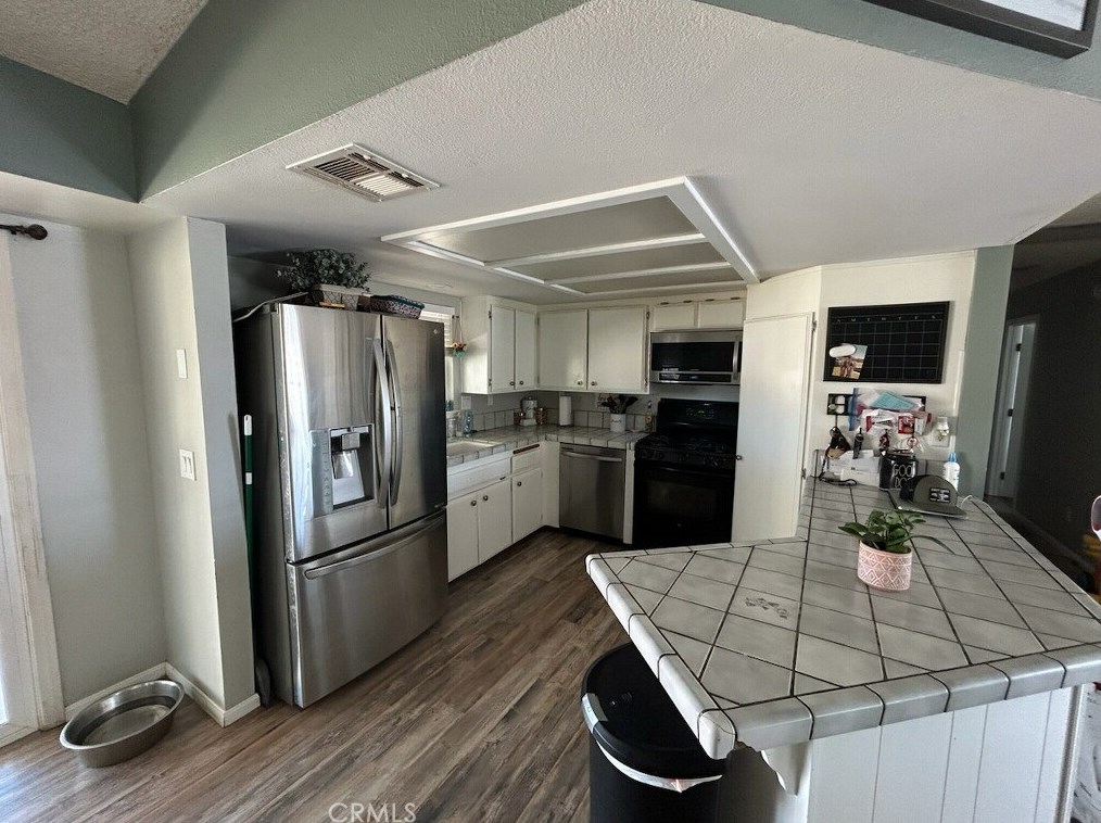 8745 Devon Ave, Hesperia CA 92345-6670 exterior