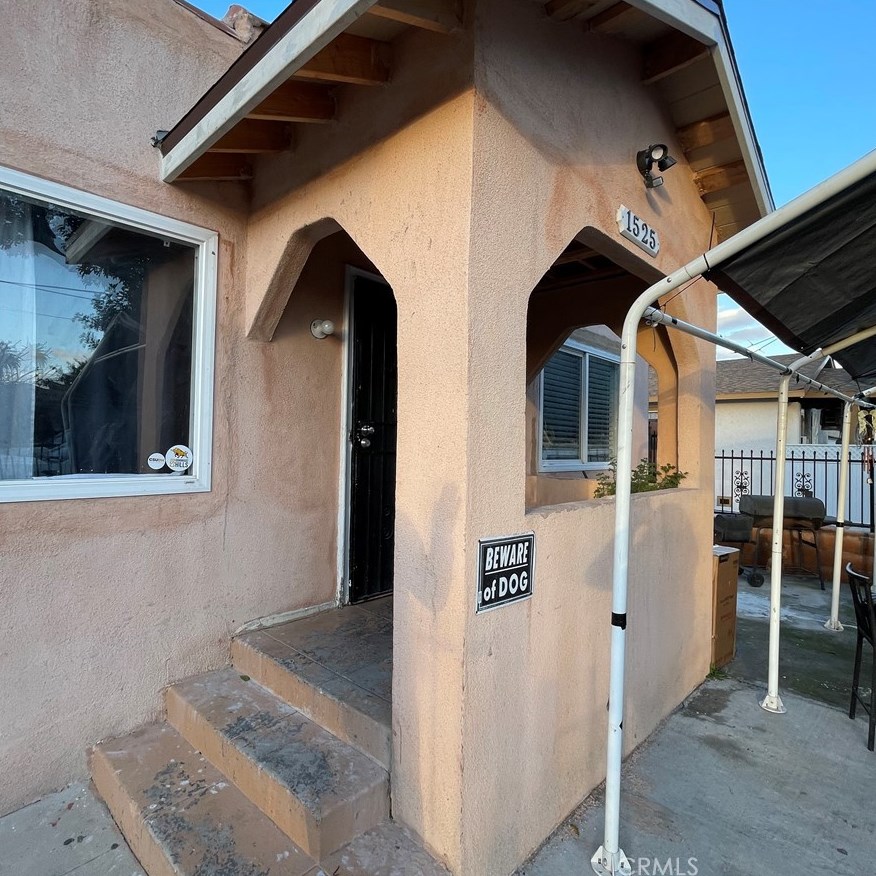 1523 83rd St, Los Angeles CA  90001-3905 exterior