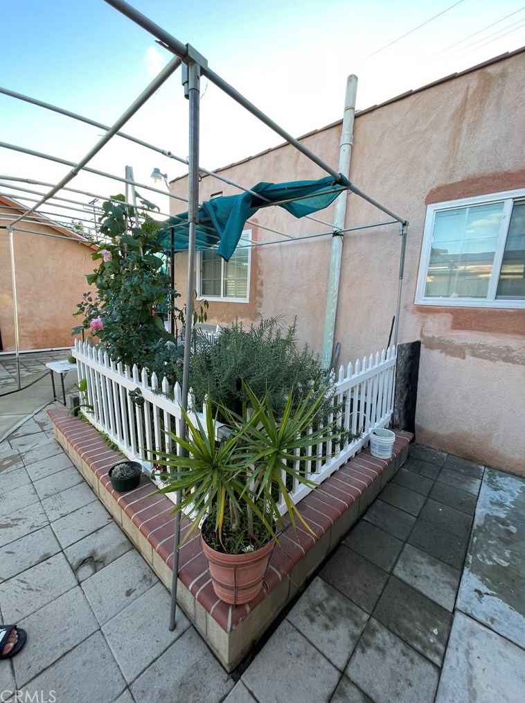 1523 83rd St, Los Angeles CA  90001-3905 exterior