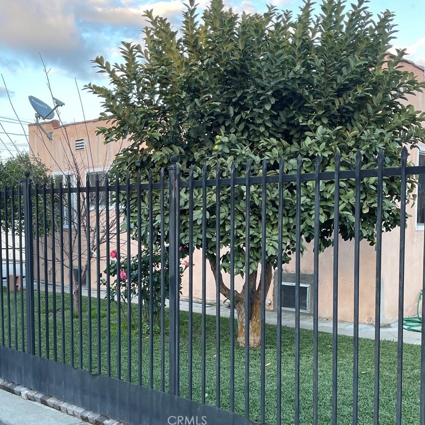 1523 83rd St, Los Angeles CA  90001-3905 exterior