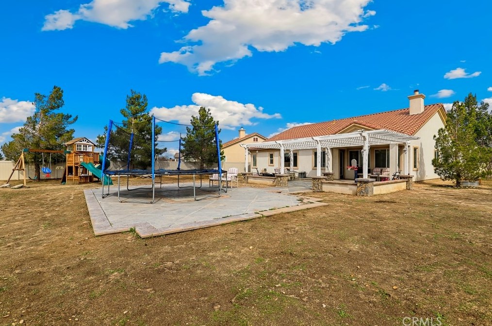 10992 Dandelion Ln, Apple Valley CA  92308-3651 exterior