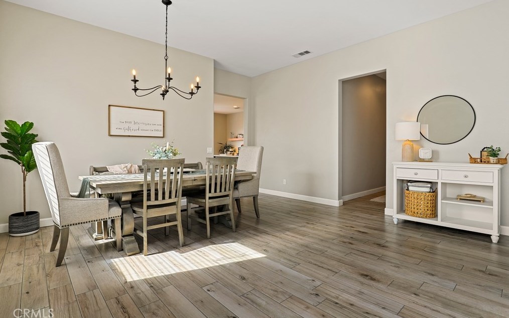 10992 Dandelion Ln, Apple Valley CA  92308-3651 exterior
