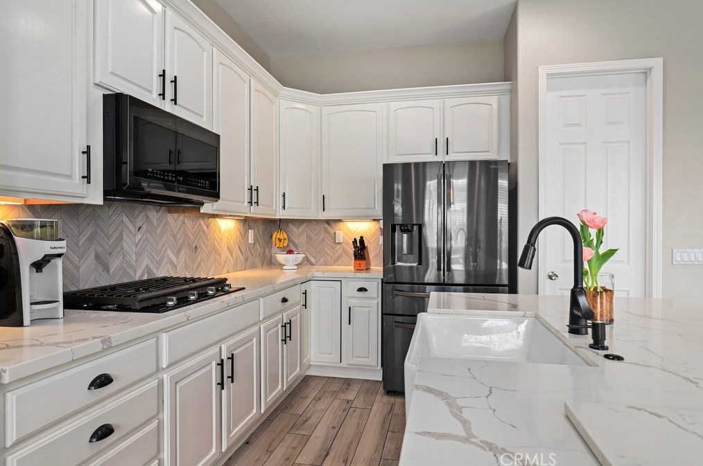 10992 Dandelion Ln, Apple Valley CA  92308-3651 exterior