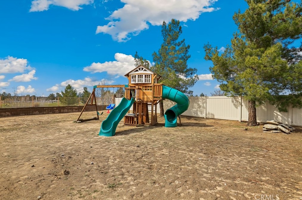 10992 Dandelion Ln, Apple Valley CA  92308-3651 exterior
