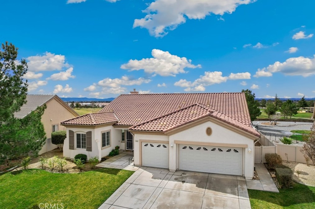 10992 Dandelion Ln, Apple Valley CA  92308-3651 exterior