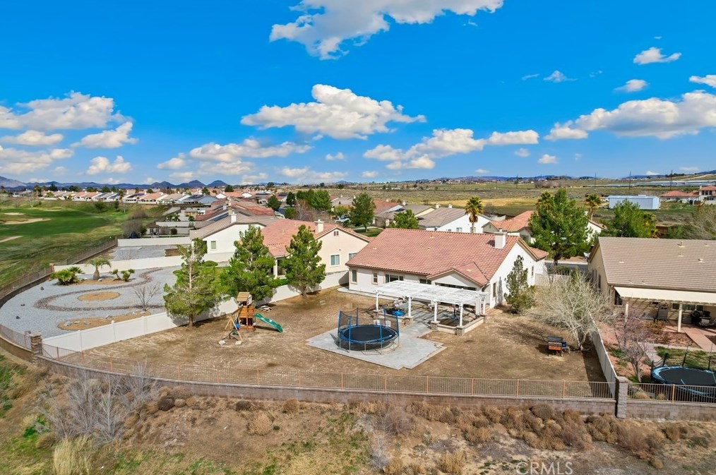 10992 Dandelion Ln, Apple Valley CA  92308-3651 exterior