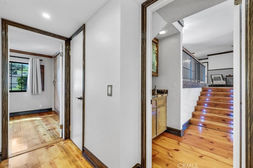 5711 Peacock Ln, Riverside CA  92505-3142 exterior