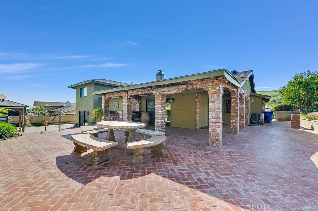 5711 Peacock Ln, Riverside CA  92505-3142 exterior