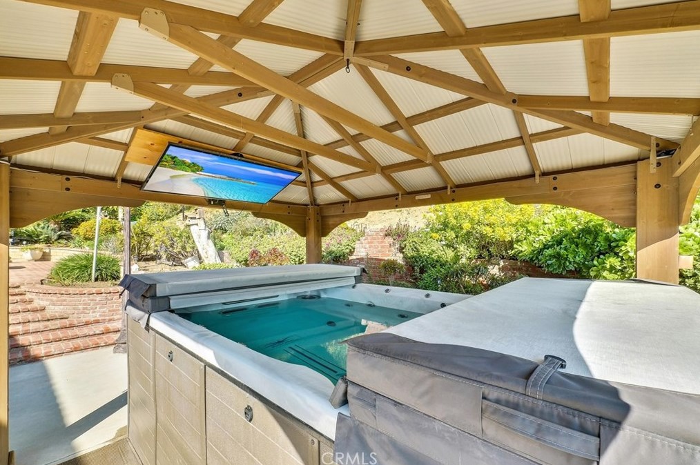 5711 Peacock Ln, Riverside CA  92505-3142 exterior