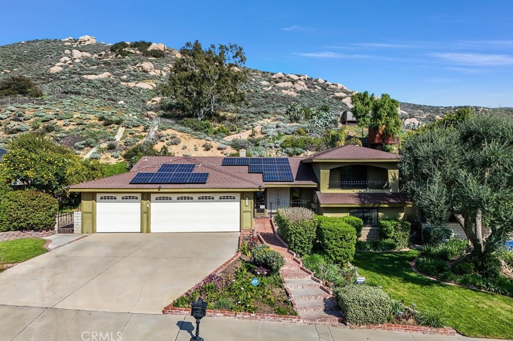 5711 Peacock Ln, Riverside CA  92505-3142 exterior