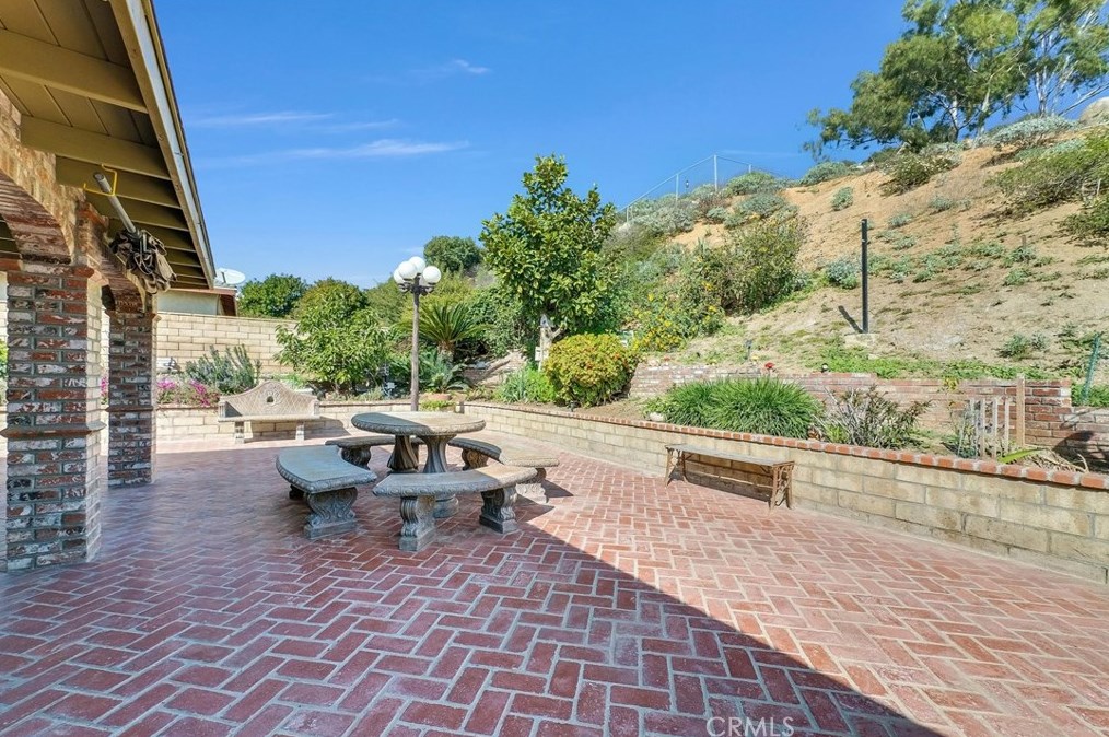 5711 Peacock Ln, Riverside CA  92505-3142 exterior