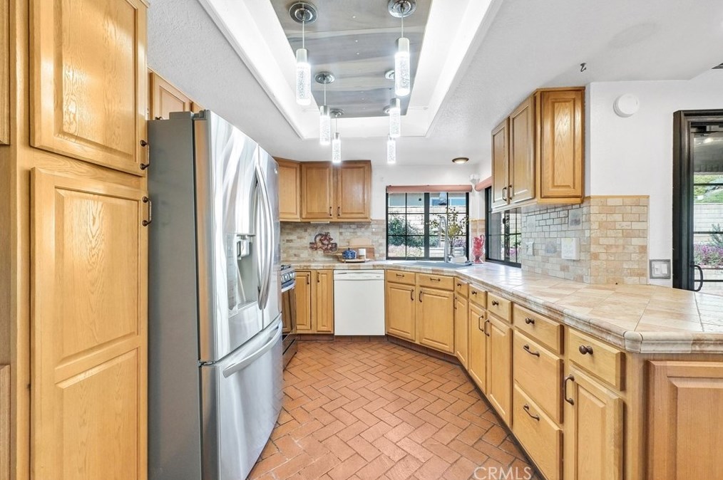 5711 Peacock Ln, Riverside CA  92505-3142 exterior