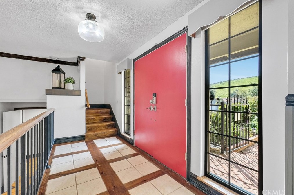 5711 Peacock Ln, Riverside CA  92505-3142 exterior