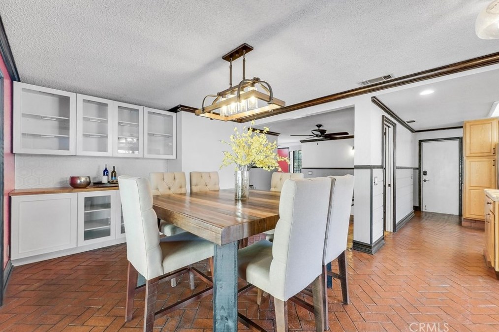 5711 Peacock Ln, Riverside CA  92505-3142 exterior