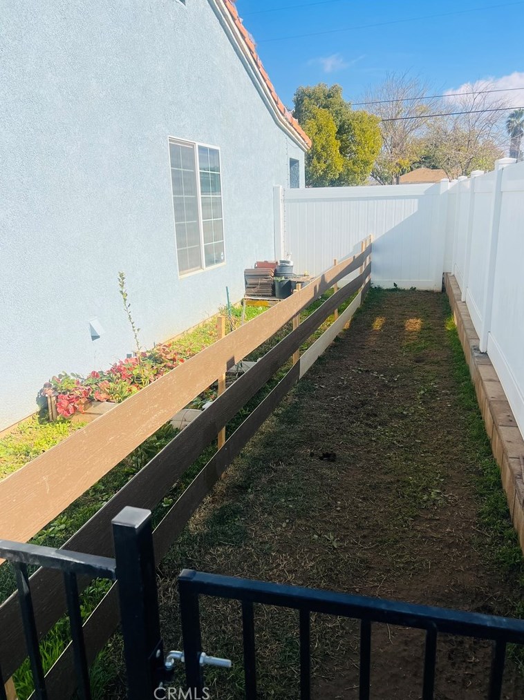 1319 Orange Ave, Beaumont CA  92223-1709 exterior