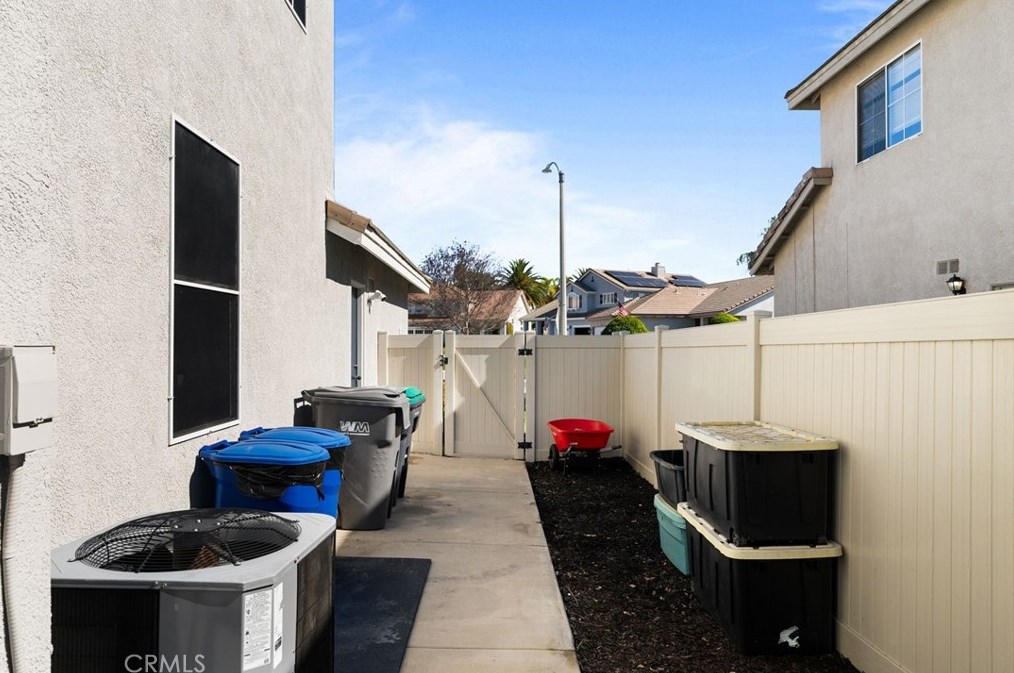 40597 Symphony Park Ln, Murrieta CA  92562-5716 exterior