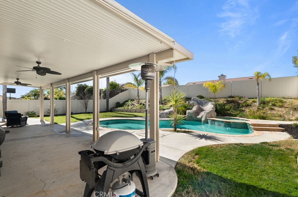 40597 Symphony Park Ln, Murrieta CA  92562-5716 exterior