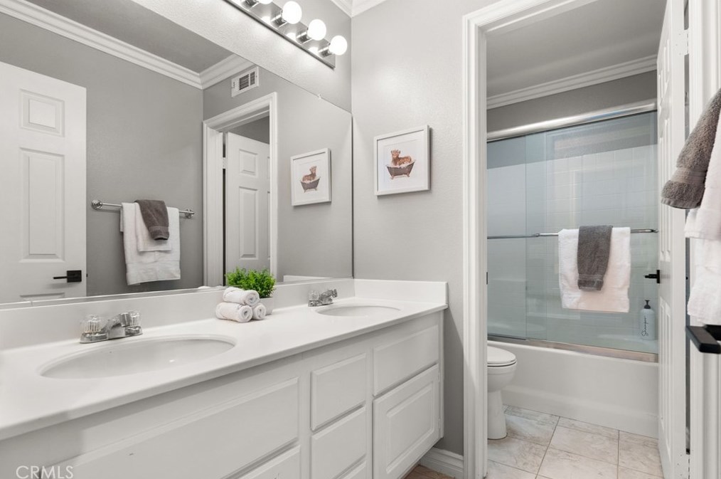 40597 Symphony Park Ln, Murrieta CA  92562-5716 exterior