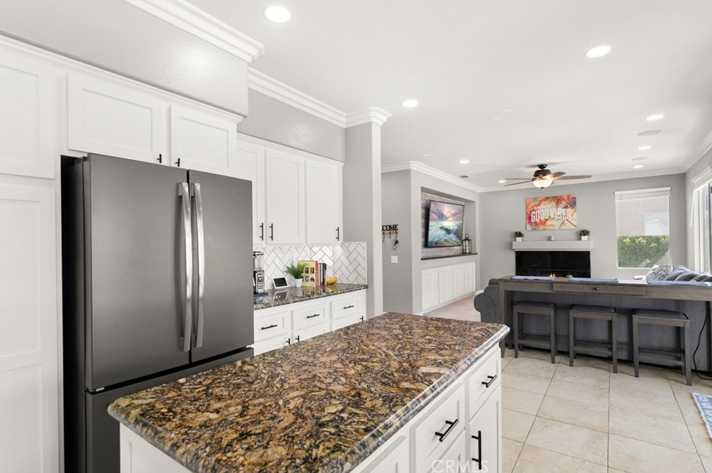 40597 Symphony Park Ln, Murrieta CA  92562-5716 exterior