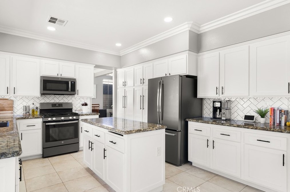 40597 Symphony Park Ln, Murrieta CA  92562-5716 exterior