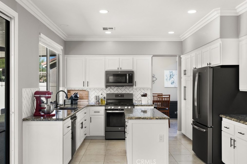 40597 Symphony Park Ln, Murrieta CA  92562-5716 exterior