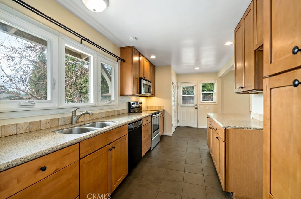 3019 Westridge Rd, Riverside CA  92506-4454 exterior