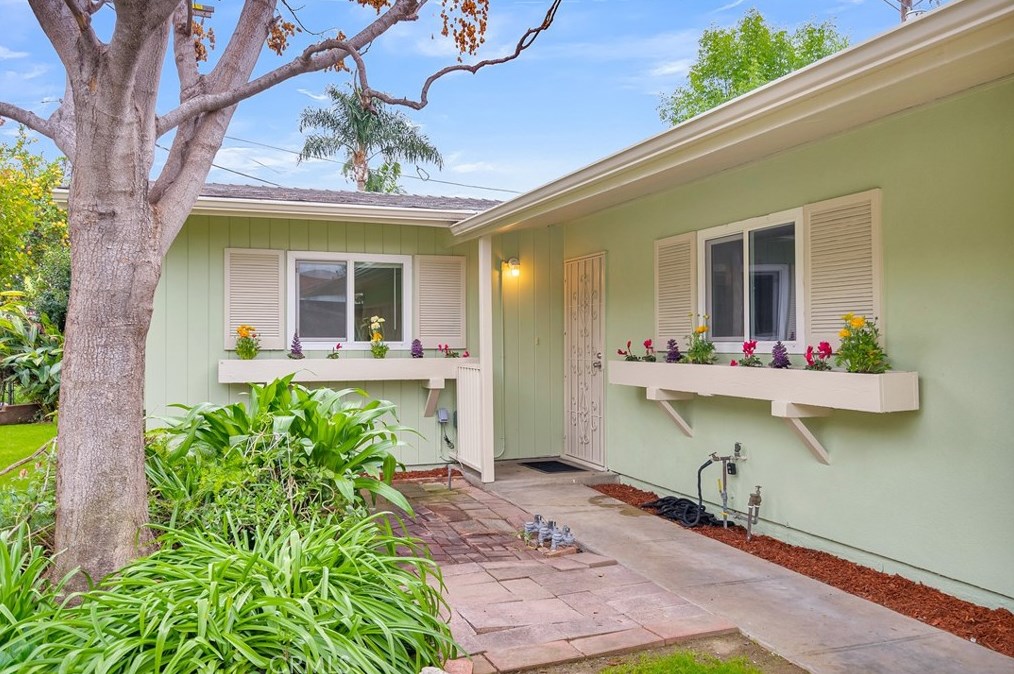 5973 Boone Ct, Riverside CA  92506-1721 exterior