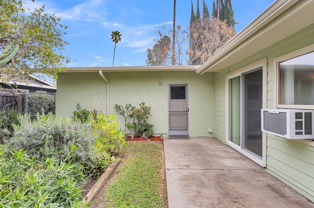 5973 Boone Ct, Riverside CA  92506-1721 exterior