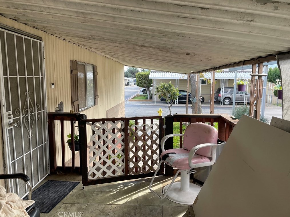 17400 Valley Blvd, Fontana CA  92335-6821 exterior