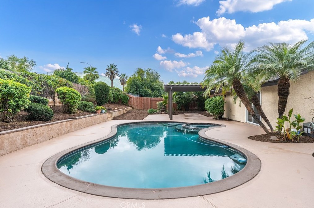 10956 Stonehenge Pl, Riverside CA  92503-5929 exterior