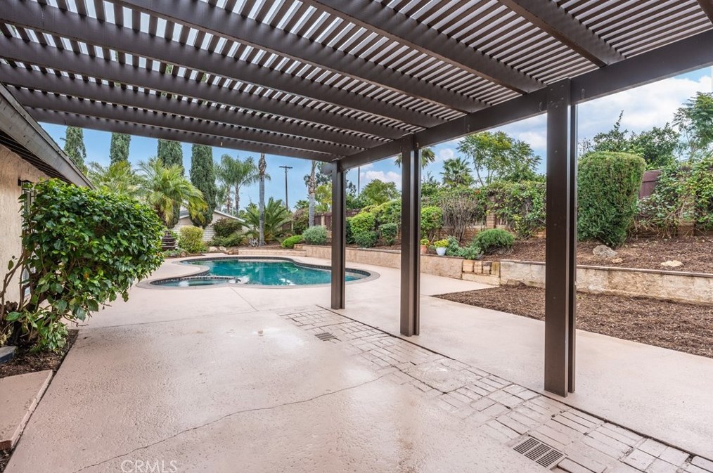 10956 Stonehenge Pl, Riverside CA  92503-5929 exterior