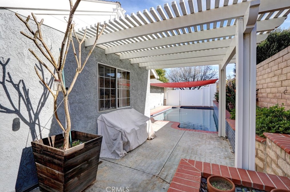 5940 Daniger Ave, Riverside CA  92505-2317 exterior