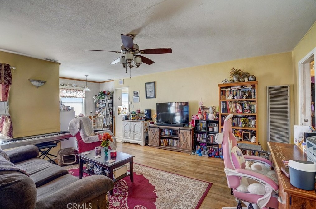 1064 Davids Rd, Perris CA  92571-0843 exterior