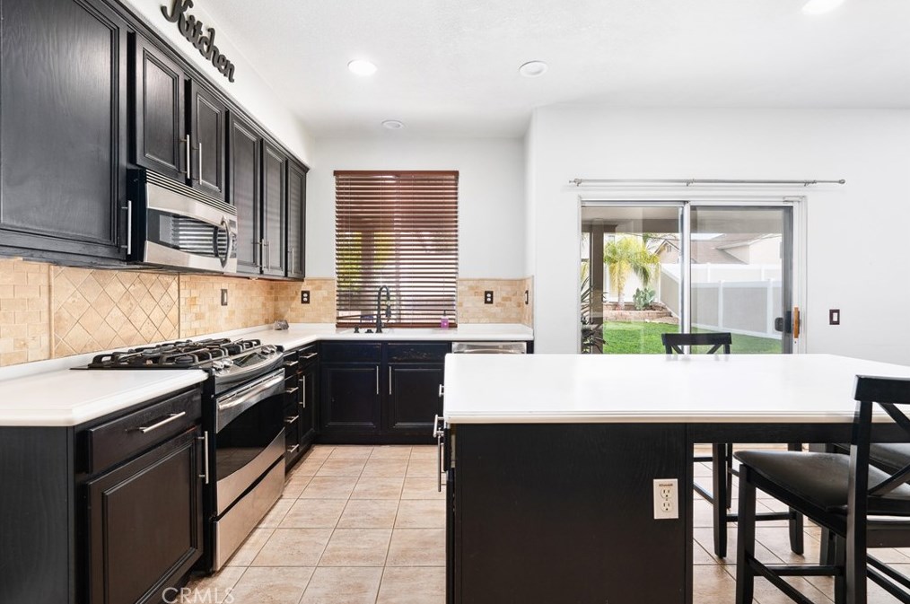 20712 Freeport Dr, Riverside CA  92508-3147 exterior