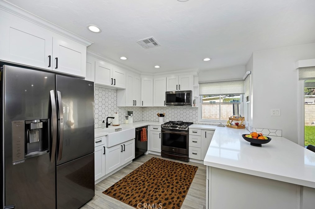 3380 Mono Dr, Riverside CA  92506-2116 exterior