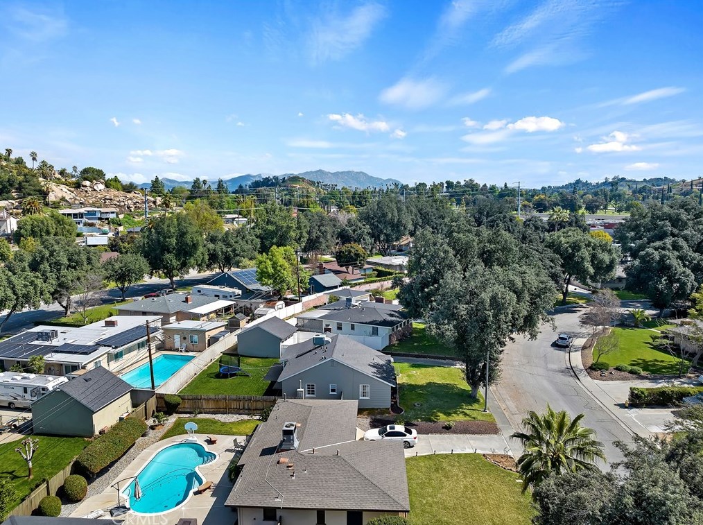 3380 Mono Dr, Riverside CA  92506-2116 exterior