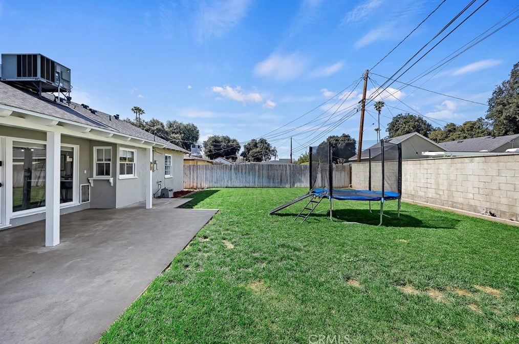 3380 Mono Dr, Riverside CA  92506-2116 exterior