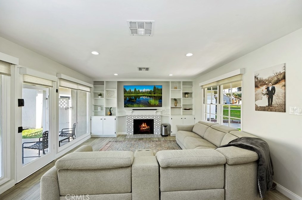 3380 Mono Dr, Riverside CA  92506-2116 exterior