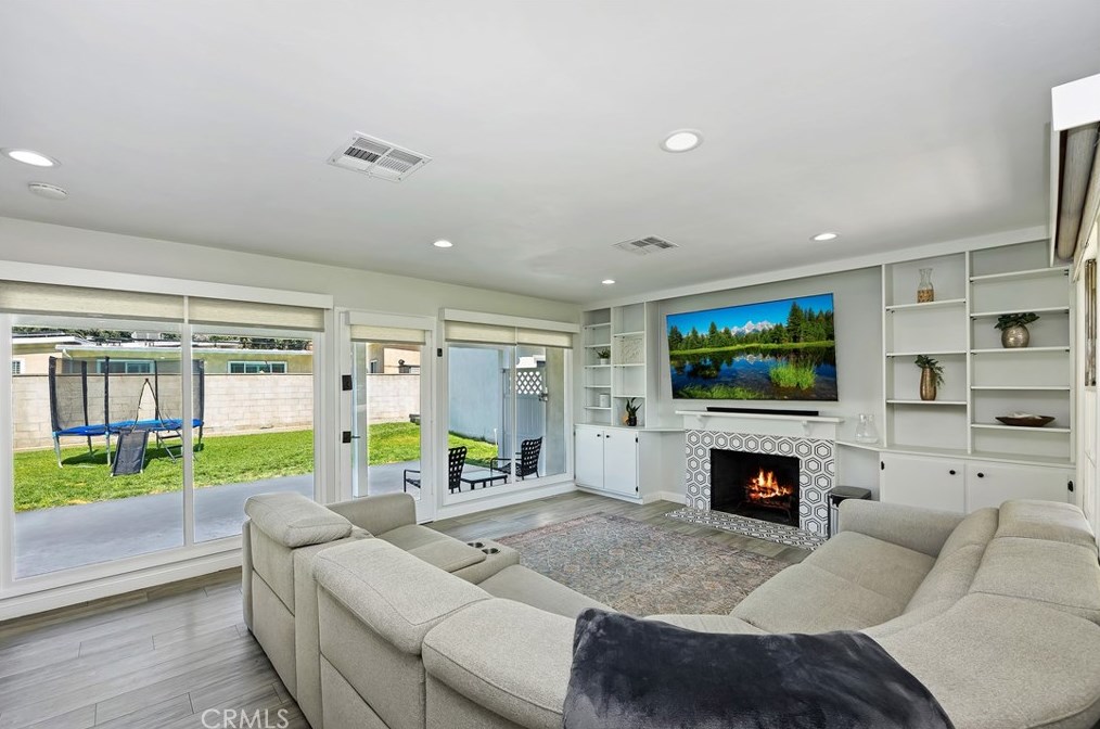 3380 Mono Dr, Riverside CA  92506-2116 exterior